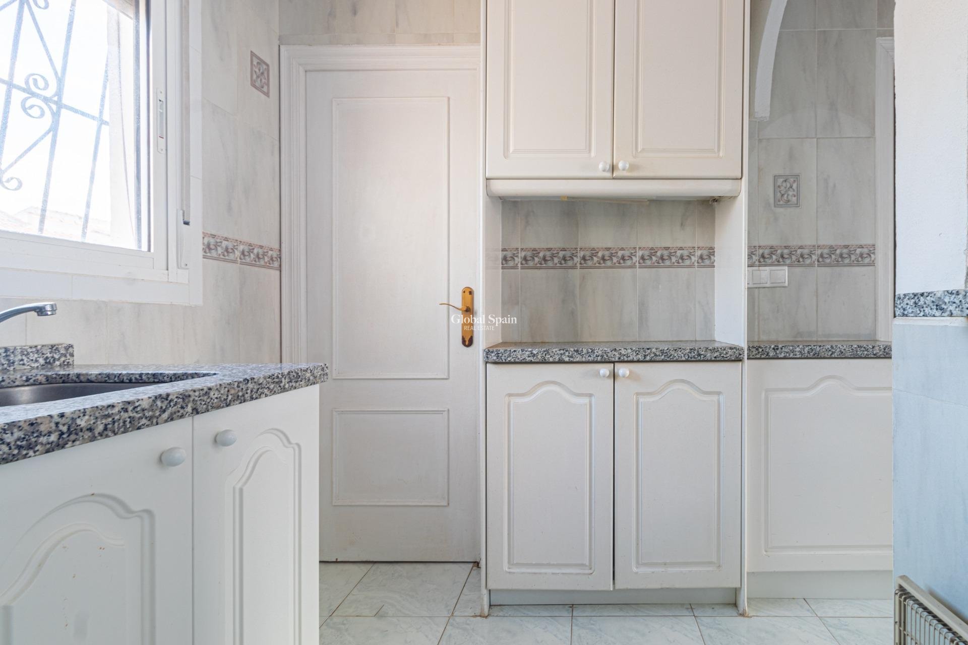 Resale - Penthouse -
TORREVIEJA - Playa de los Naufragos