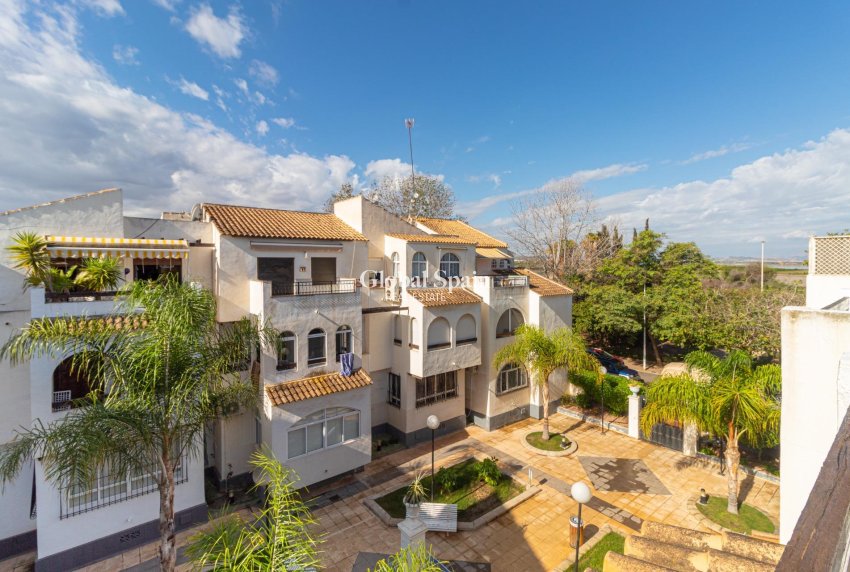 Resale - Penthouse -
TORREVIEJA - Playa de los Naufragos