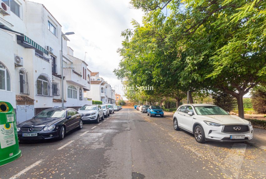 Resale - Penthouse -
TORREVIEJA - Playa de los Naufragos