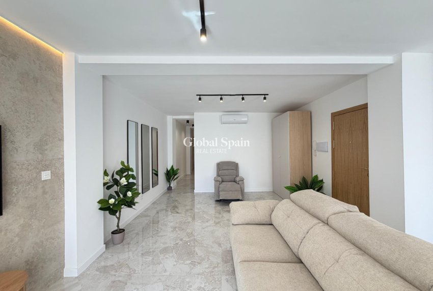 Resale - PENTHOUSE -
TORREVIEJA - Playa del Cura