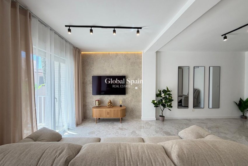 Resale - PENTHOUSE -
TORREVIEJA - Playa del Cura