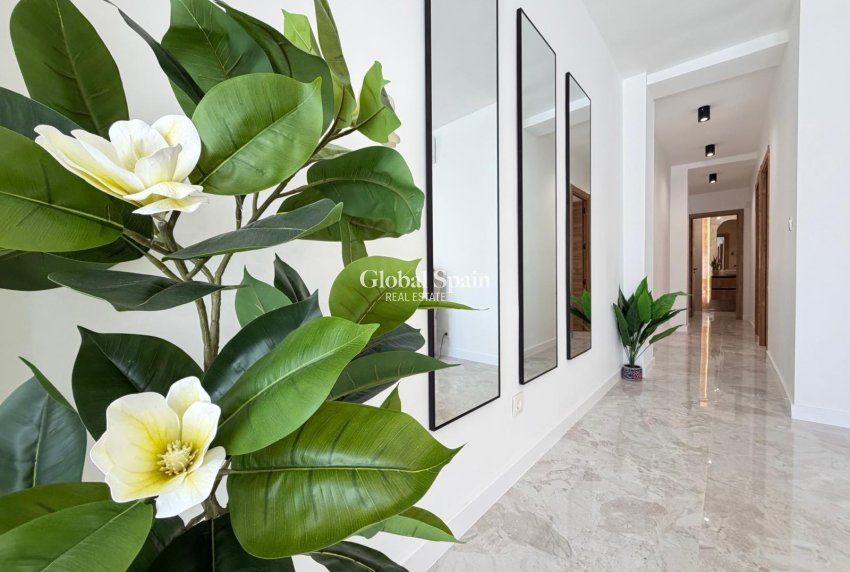 Resale - PENTHOUSE -
TORREVIEJA - Playa del Cura