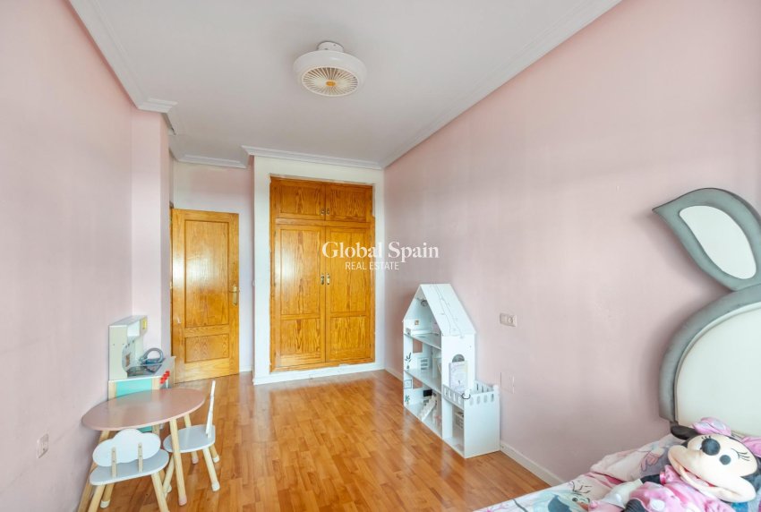 Resale - PENTHOUSE -
TORREVIEJA - Playa del cura
