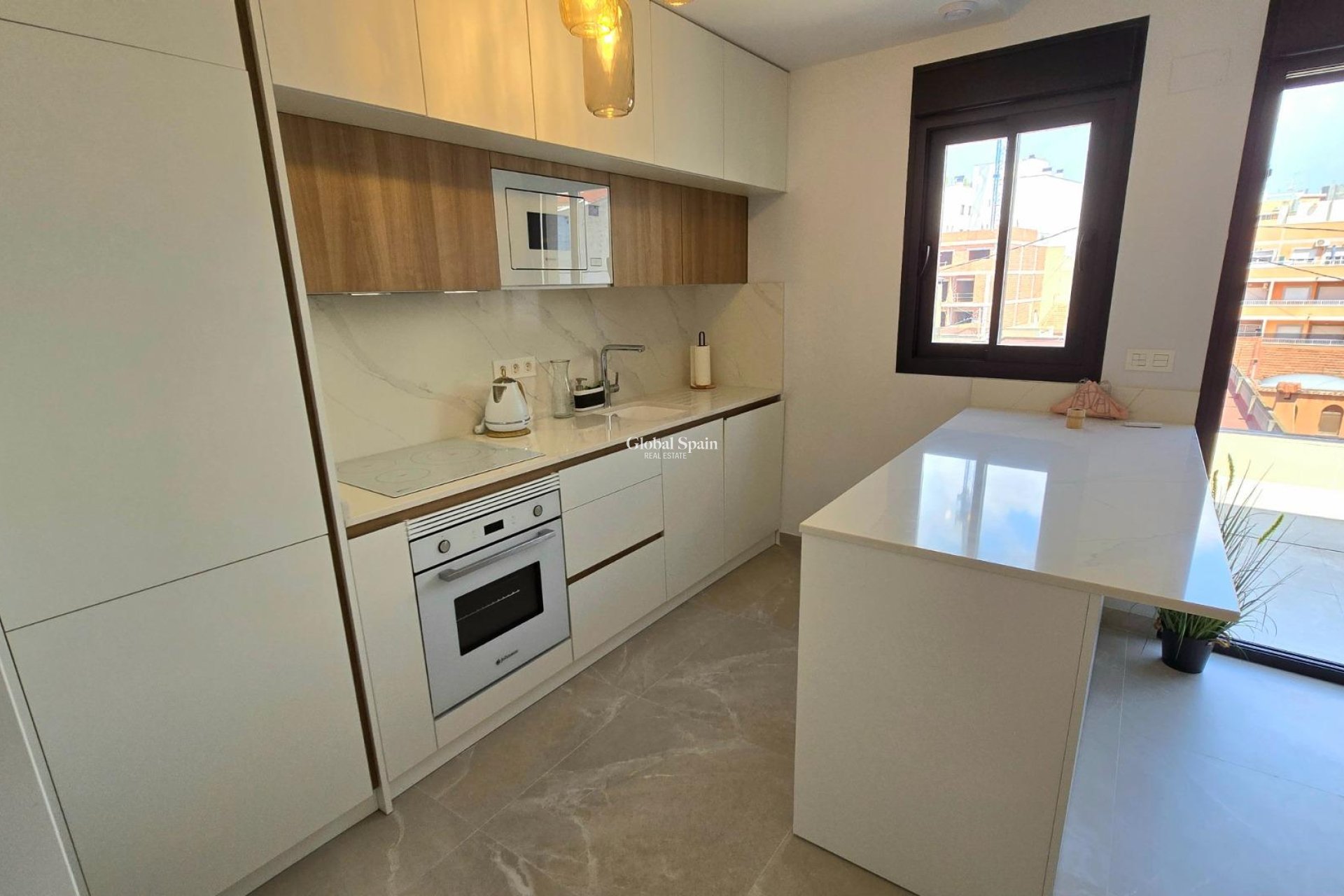 Resale - PENTHOUSE -
TORREVIEJA - Playa del Cura