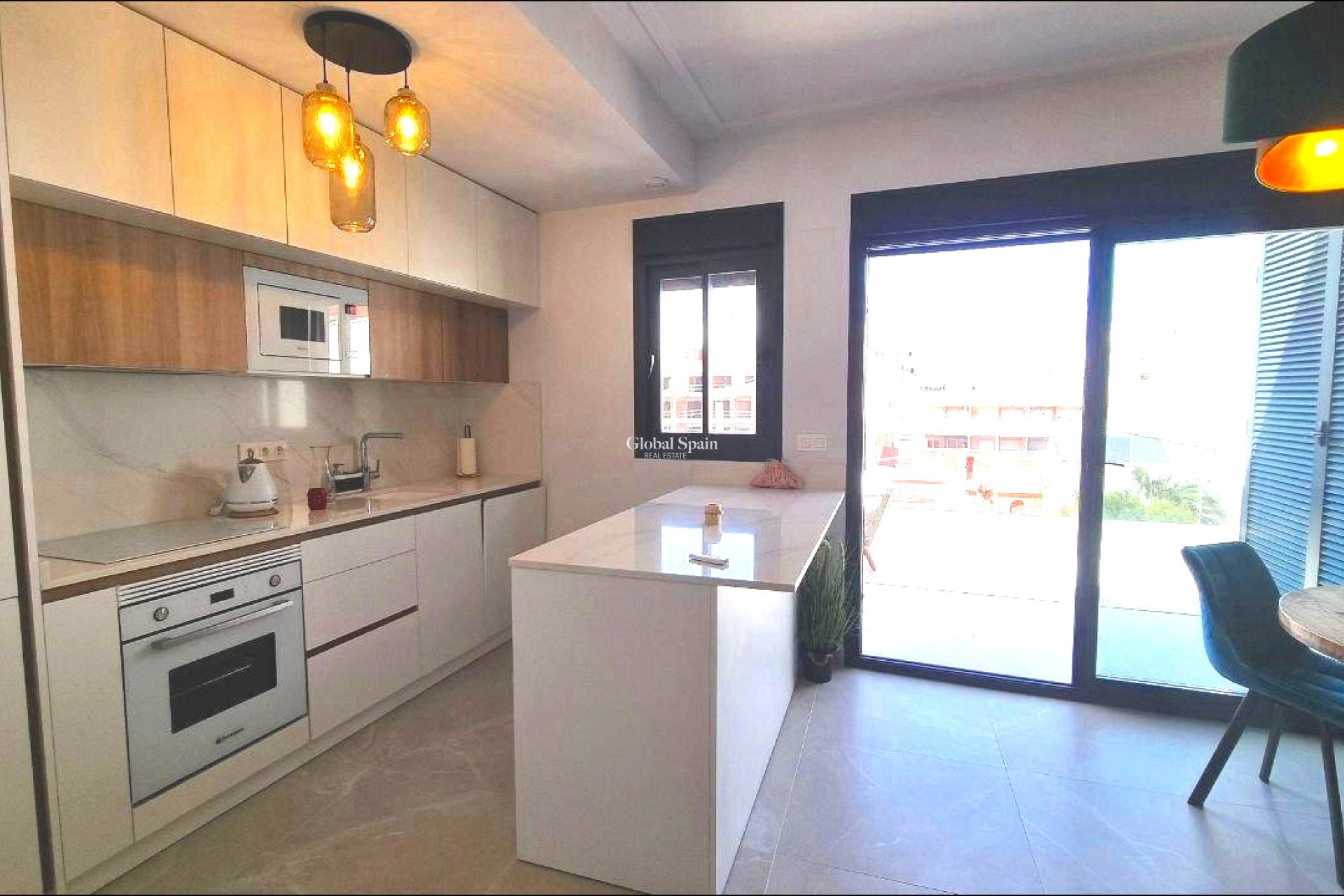 Resale - PENTHOUSE -
TORREVIEJA - Playa del Cura