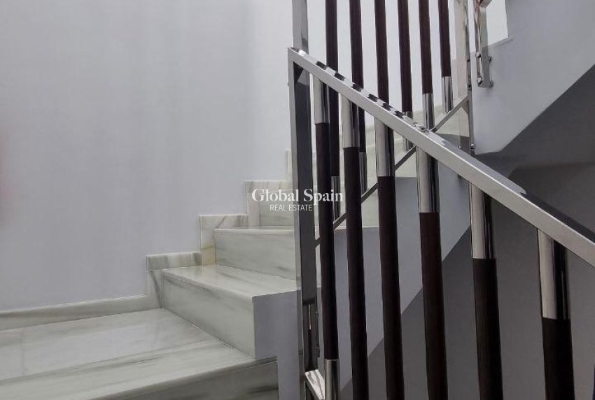 Resale - PENTHOUSE -
TORREVIEJA - Playa del Cura