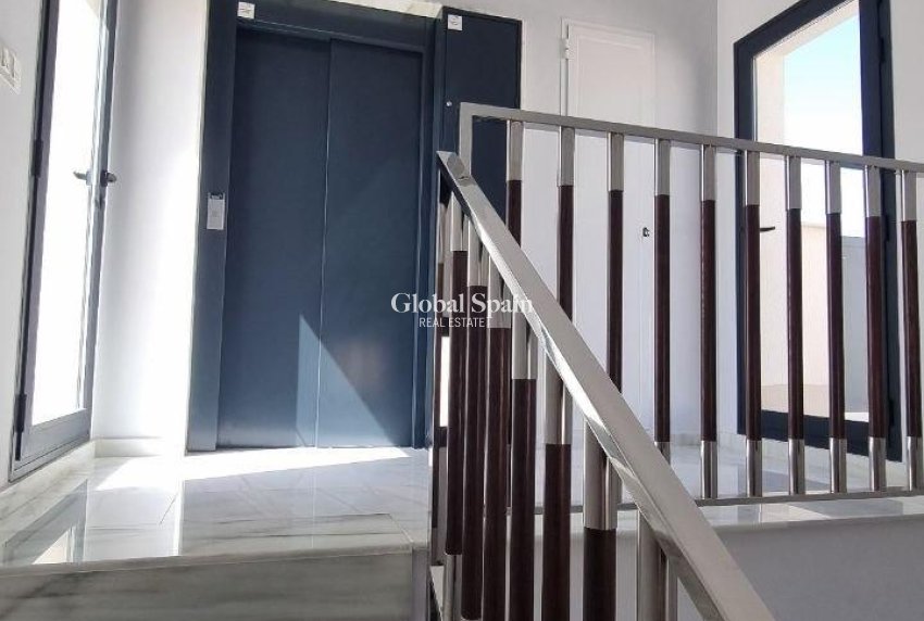 Resale - PENTHOUSE -
TORREVIEJA - Playa del Cura