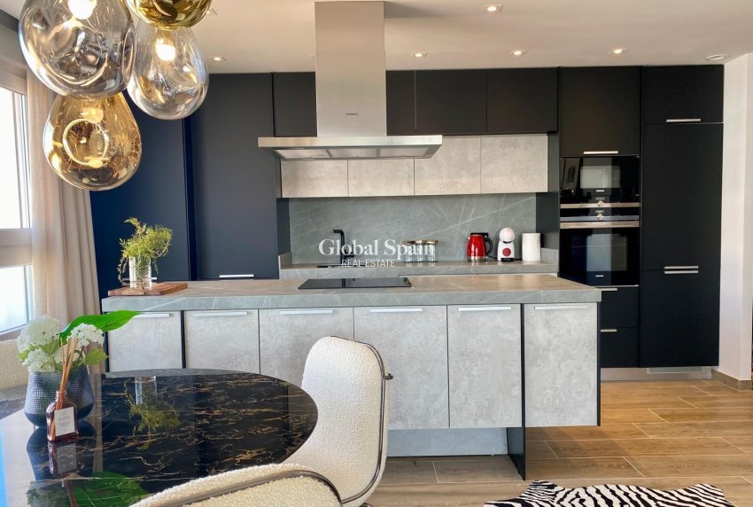 Resale - PENTHOUSE -
TORREVIEJA - Punta Prima