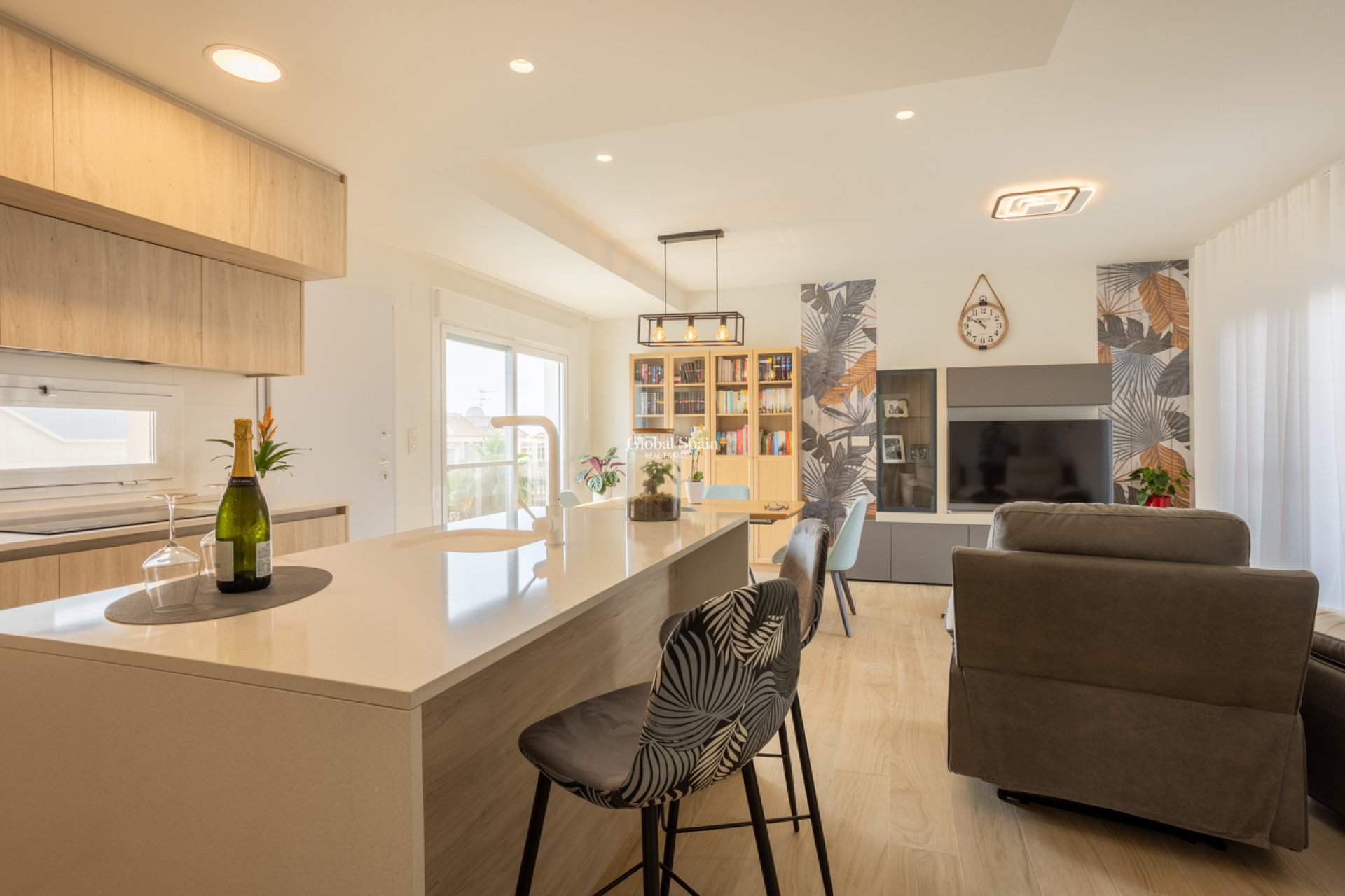 Resale - PENTHOUSE -
VILLAMARTÍN - Costa Blanca