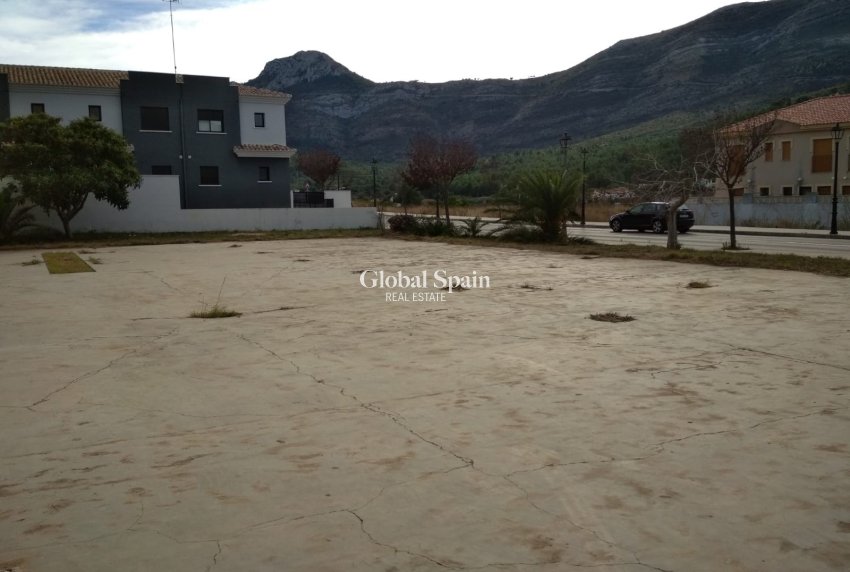 Resale - Plot / Land -
Parcent - Pueblo