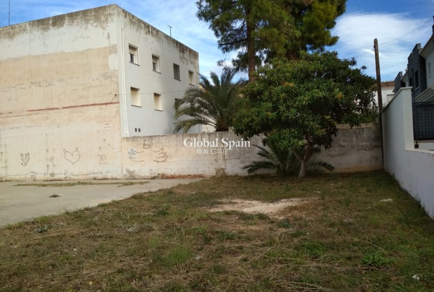 Resale - Plot / Land -
Parcent - Pueblo