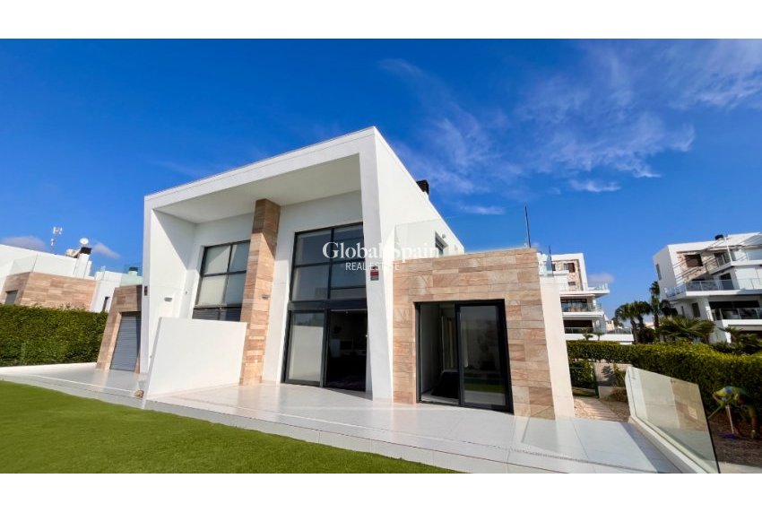 Resale - Semi-Detached -
Los Dolses