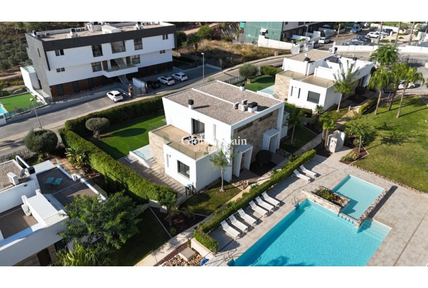 Resale - Semi-Detached -
Los Dolses