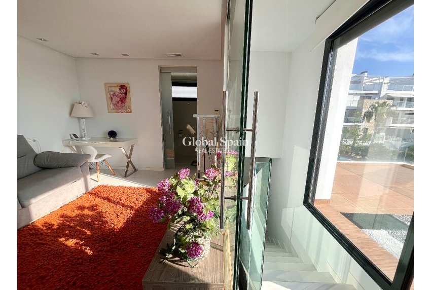 Resale - Semi-Detached -
Los Dolses