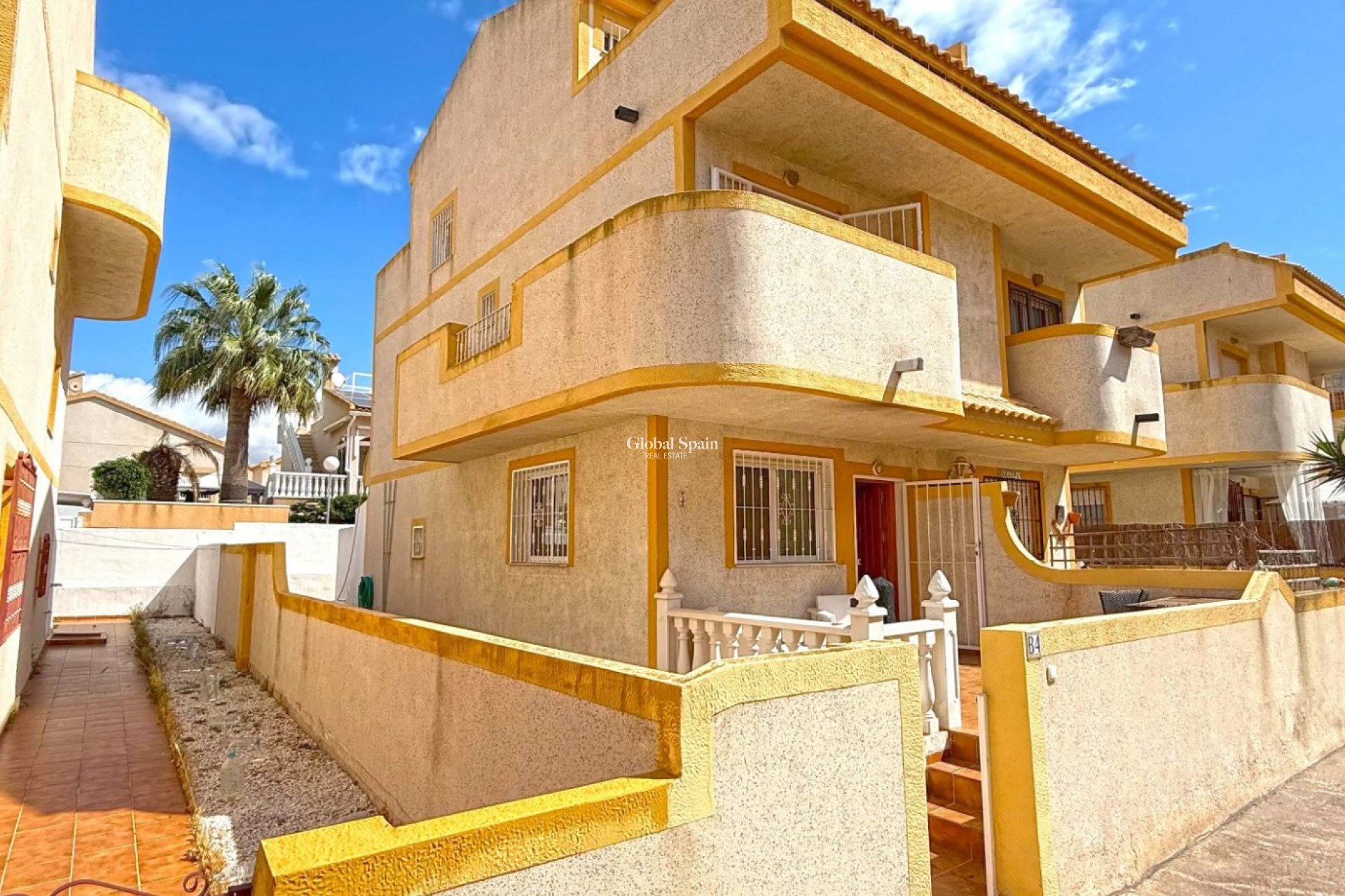 Resale - Semi-Detached -
ORIHUELA COSTA - LOS BALCONES - LOS ALTOS
