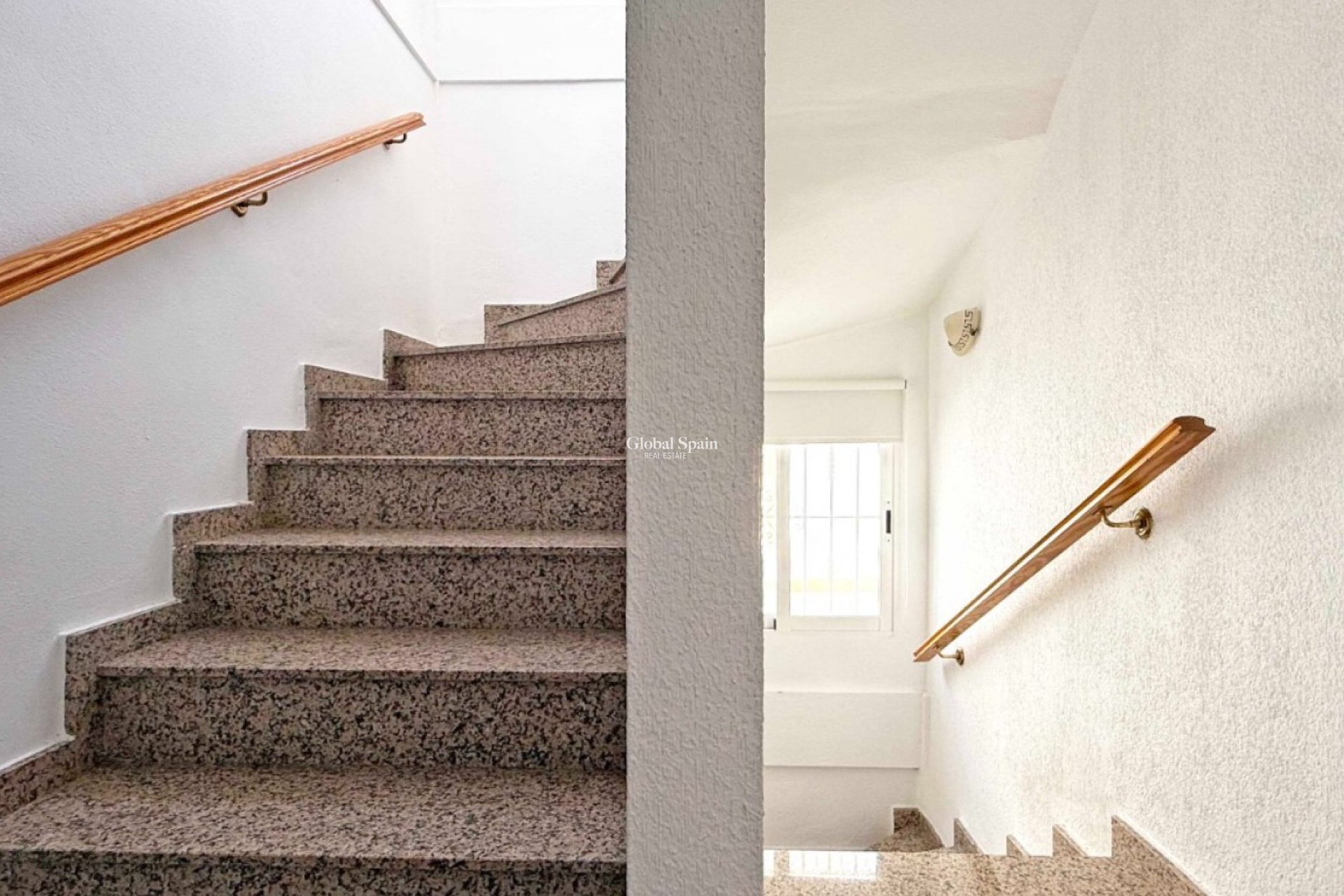 Resale - Semi-Detached -
ORIHUELA COSTA - LOS BALCONES - LOS ALTOS