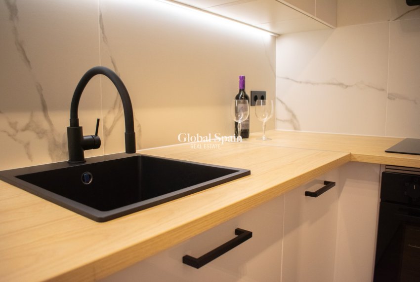 Resale - Semi-Detached -
ORIHUELA COSTA - Punta Prima