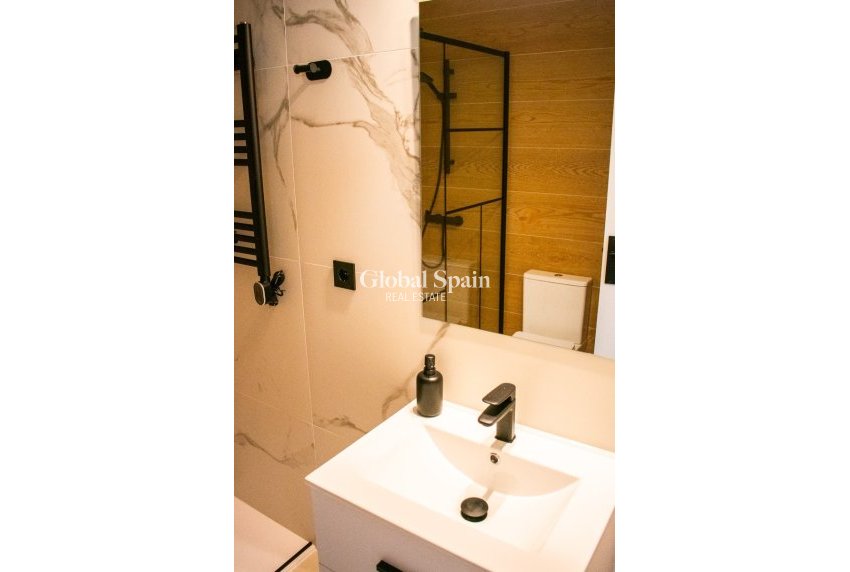 Resale - Semi-Detached -
ORIHUELA COSTA - Punta Prima