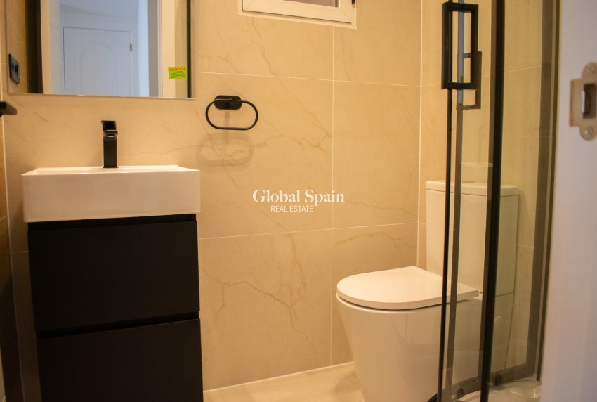 Resale - Semi-Detached -
ORIHUELA COSTA - Punta Prima