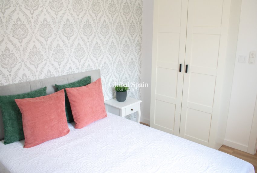 Resale - Semi-Detached -
ORIHUELA COSTA - Punta Prima