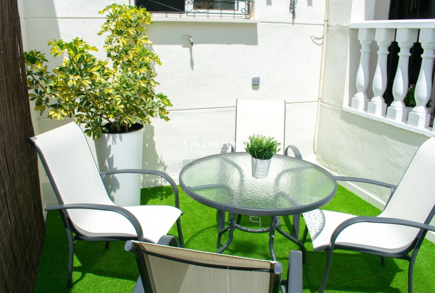 Resale - Semi-Detached -
ORIHUELA COSTA - Punta Prima