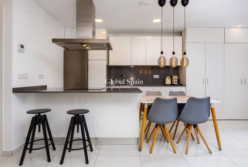 Resale - Semi-Detached -
ORIHUELA COSTA - VILLAMARTÍN