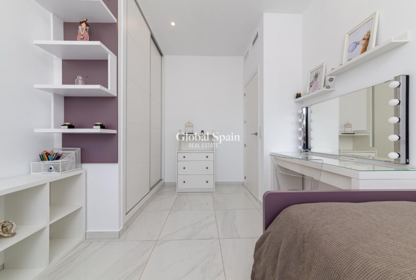 Resale - Semi-Detached -
ORIHUELA COSTA - VILLAMARTÍN