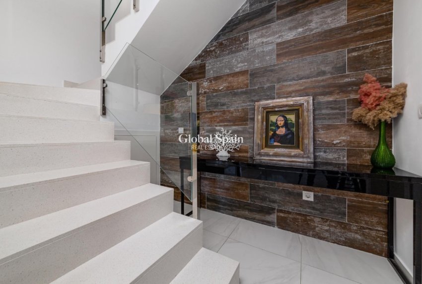 Resale - Semi-Detached -
ORIHUELA COSTA - VILLAMARTÍN