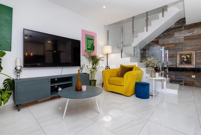 Resale - Semi-Detached -
ORIHUELA COSTA - VILLAMARTÍN