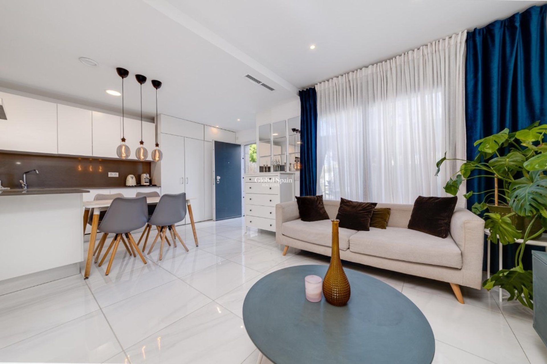 Resale - Semi-Detached -
ORIHUELA COSTA - VILLAMARTÍN