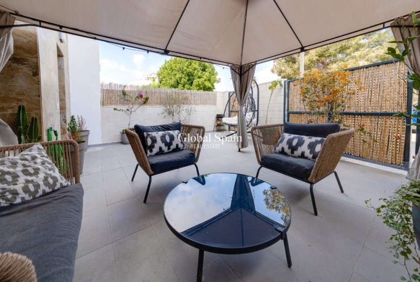 Resale - Semi-Detached -
ORIHUELA COSTA - VILLAMARTÍN