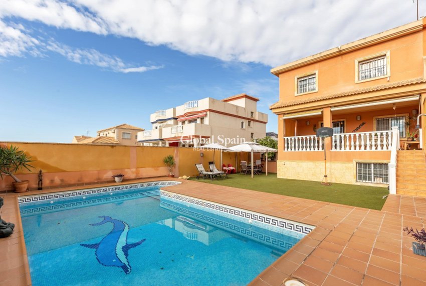 Resale - Semi-Detached -
TORREVIEJA - Aguas Nuevas