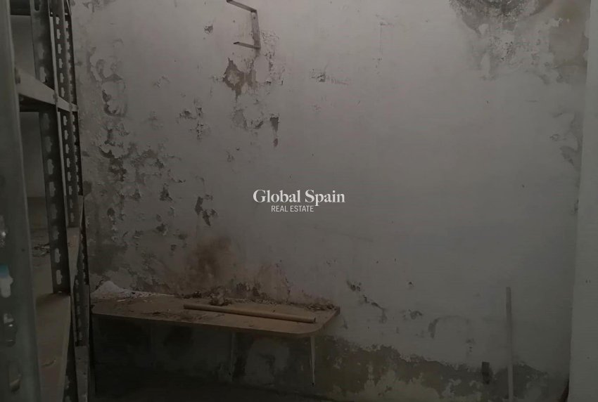 Resale - Storeroom -
TORREVIEJA - Estacion de autobuses