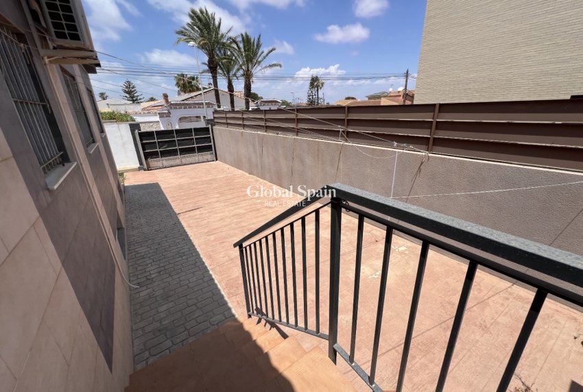 Resale - terraced_house -
TORREVIEJA - Costa Blanca Sur