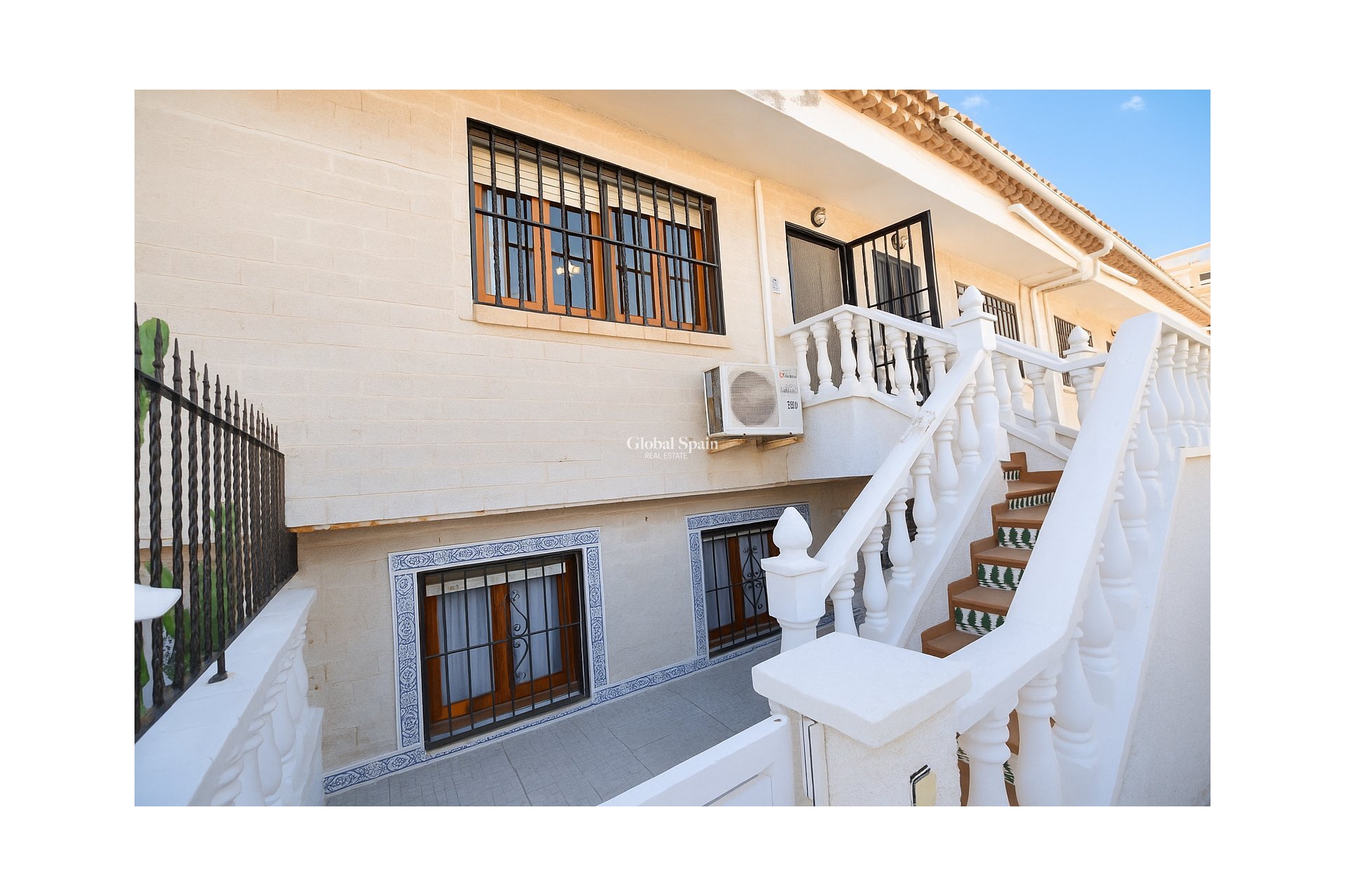Resale - Terraced house / Townhouse -
LA MATA