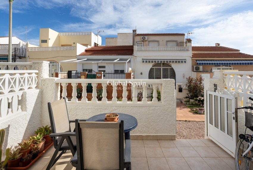 Resale - Terraced house / Townhouse -
TORREVIEJA - La Siesta