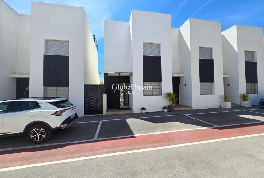 Resale - Townhouse * -
CIUDAD QUESADA - Doña Pepa *