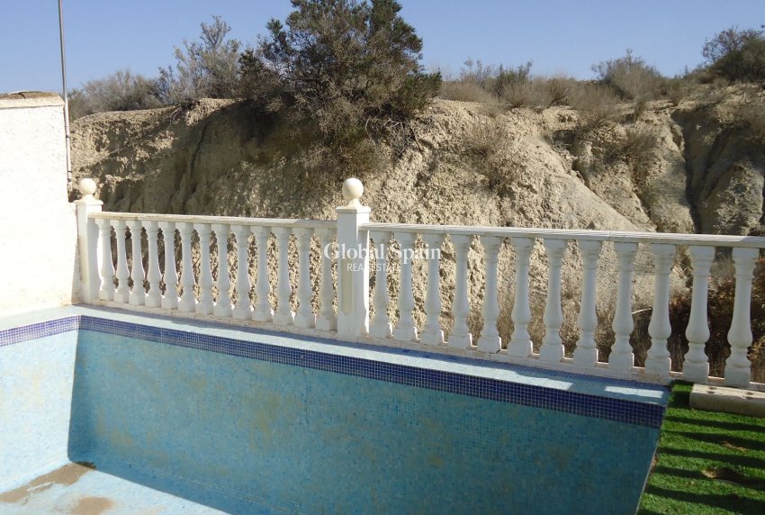 Resale - VILLA -
ABANILLA - Inland