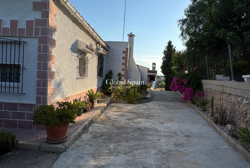 Resale - VILLA -
ALBATERA - Partida Lomas