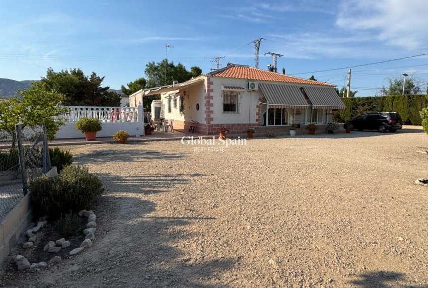Resale - VILLA -
ALBATERA - Partida Lomas