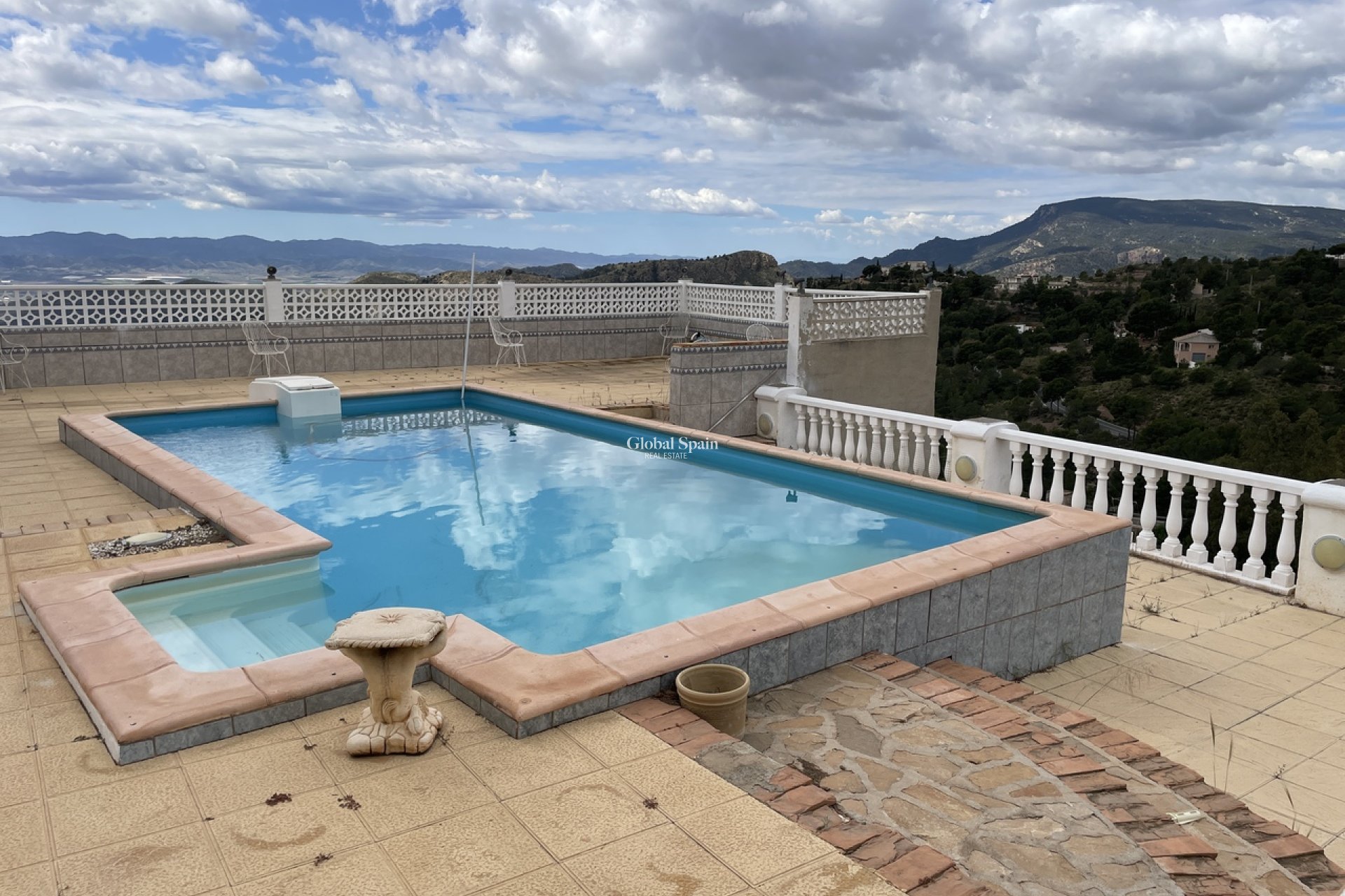 Resale - VILLA -
ALEDO - Inland