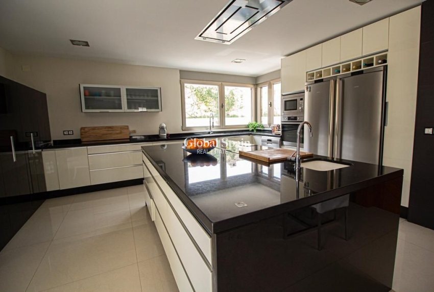 Resale - VILLA -
ALFAZ DEL PI - Albir