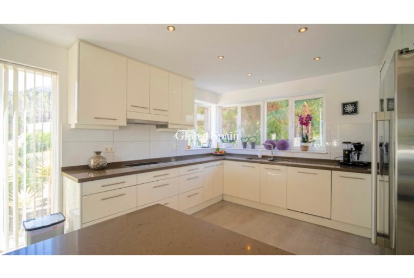 Resale - VILLA -
ALFAZ DEL PI - Costa Blanca