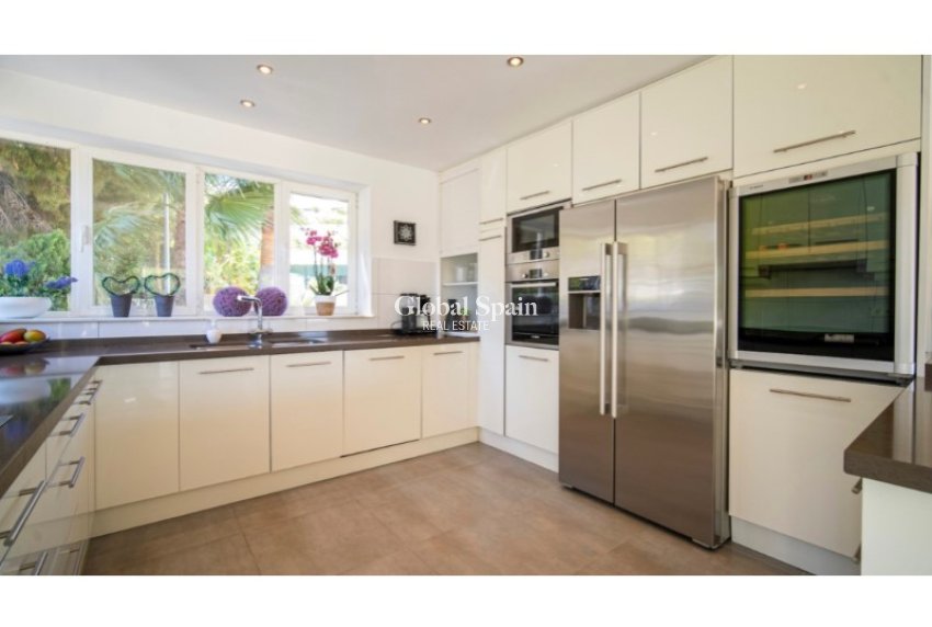 Resale - VILLA -
ALFAZ DEL PI - Costa Blanca