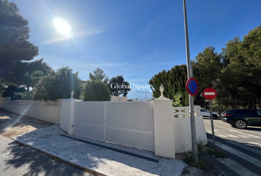 Resale - VILLA -
ALFAZ DEL PI - Costa Blanca