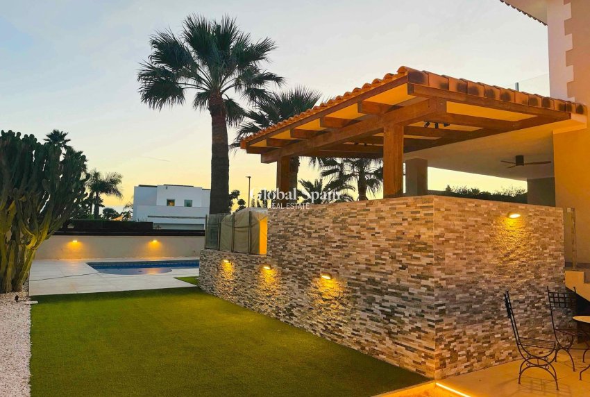 Resale - VILLA -
ALFAZ DEL PI - Costa Blanca