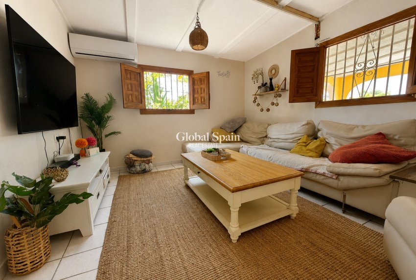 Resale - VILLA -
ALFAZ DEL PI
