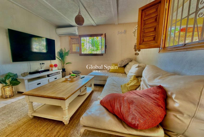Resale - VILLA -
ALFAZ DEL PI