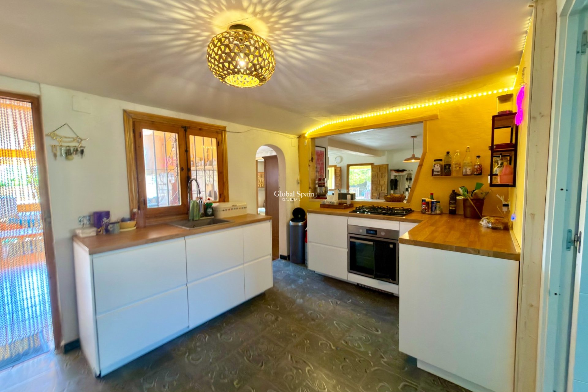 Resale - VILLA -
ALFAZ DEL PI