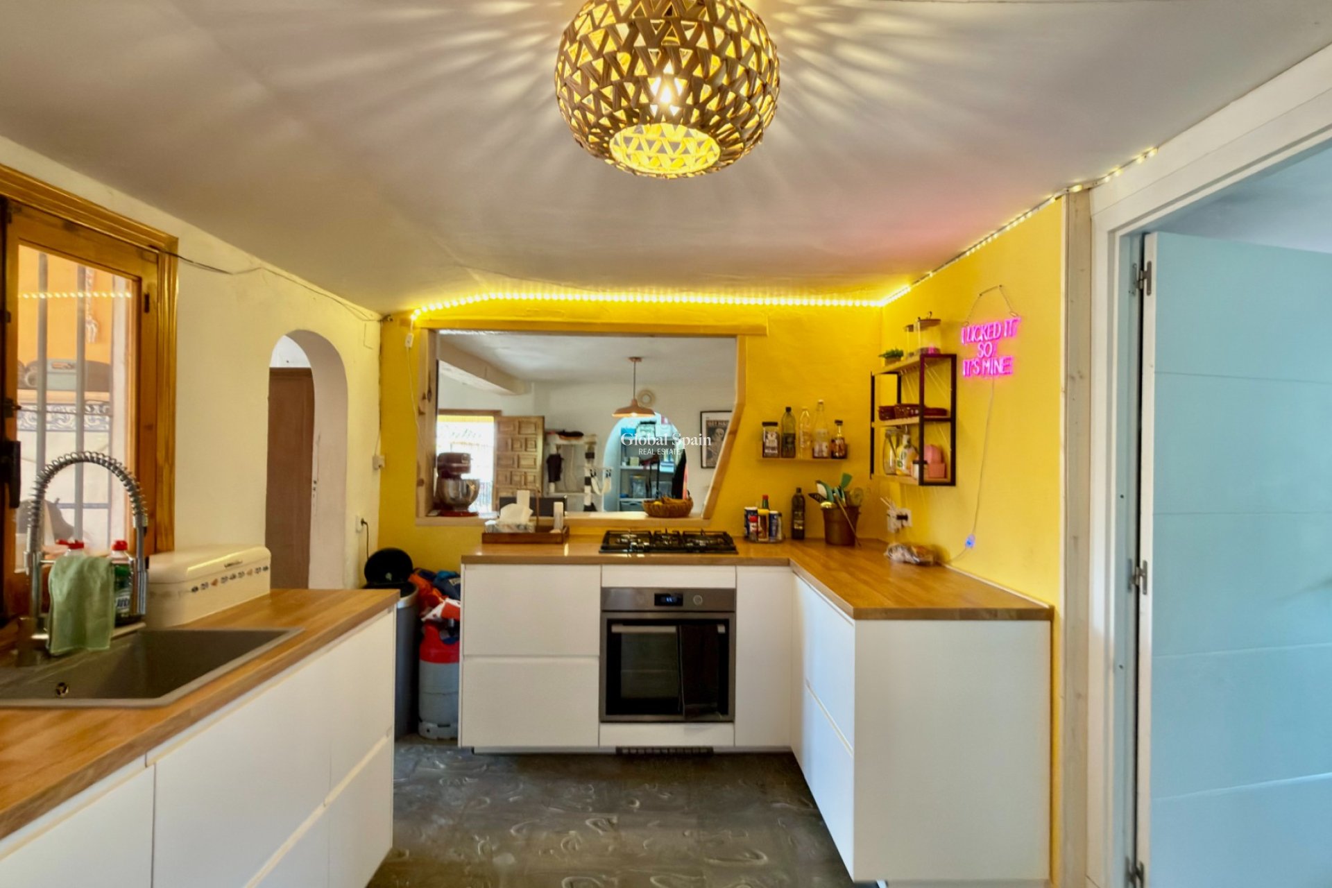 Resale - VILLA -
ALFAZ DEL PI